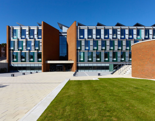 萨克逊应用科技大学